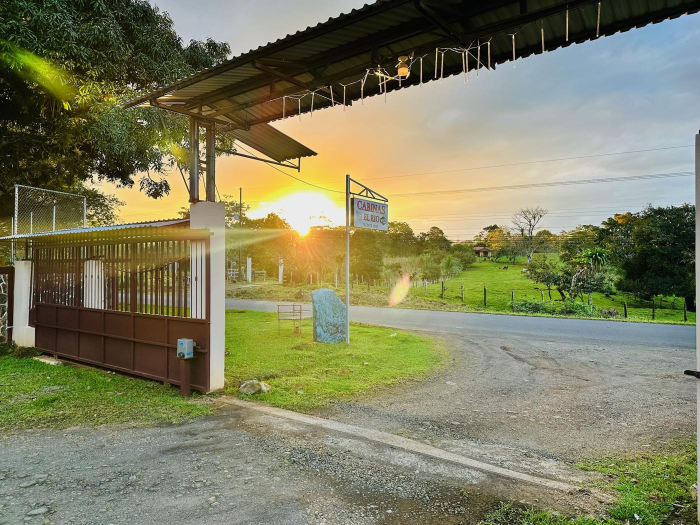 Entrada al atardecer